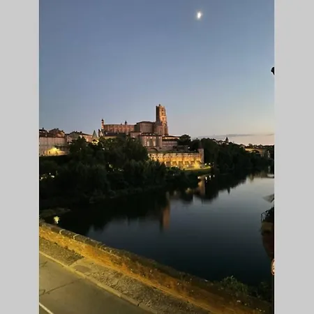 La Vue - Panoramic View *
