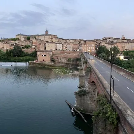 La Vue - Panoramic View *